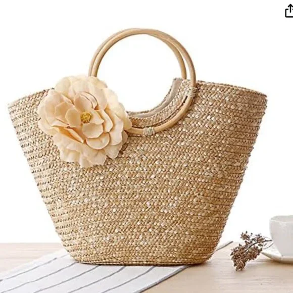 Women's Straw Handbag With Flower Detail - Picture 7 of 7